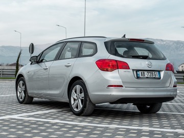 Cars: Opel Astra
