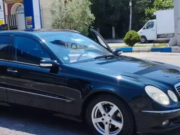 Cars: MERCEDES E220