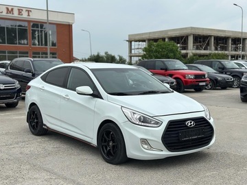 Cars: Hyundai Accent AUTOMATIC