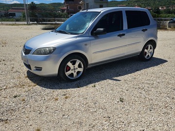 Makina: Mazda 2