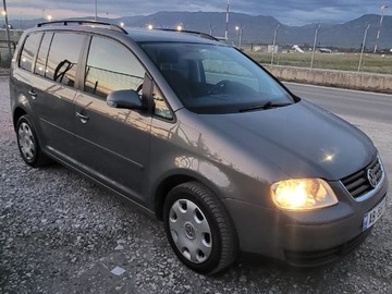 Cars: VW TOURAN MANUAAL 5 SEATS