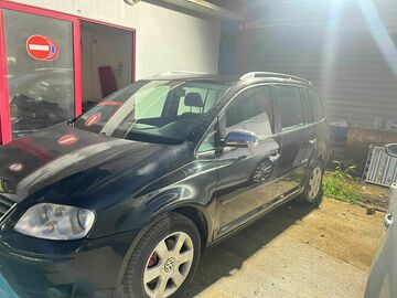 Makina: VOLKSWAGEN touran 301   7seats