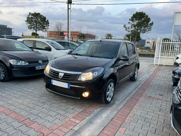 Cars: Dacia Sandero 709