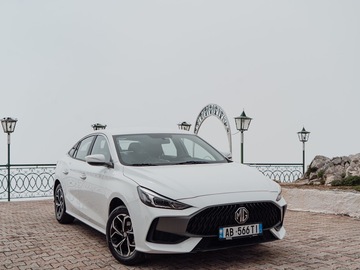 Auto: NEW MG 5 