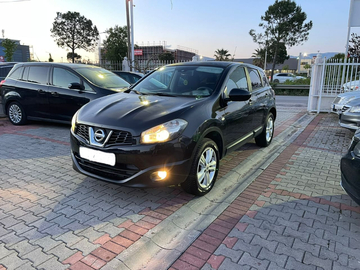 Cars: Nissan Qashqai 215