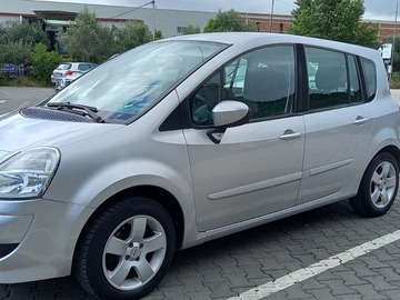 Makina: Grand Modus (Spacious) 4.3 lit/100 km, 1.5 diesel.