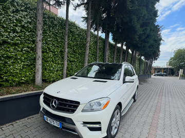 Cars: Mercedes Benz ML 350