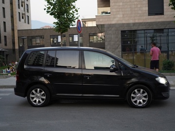 Makina: Volkswagen Touran 2009