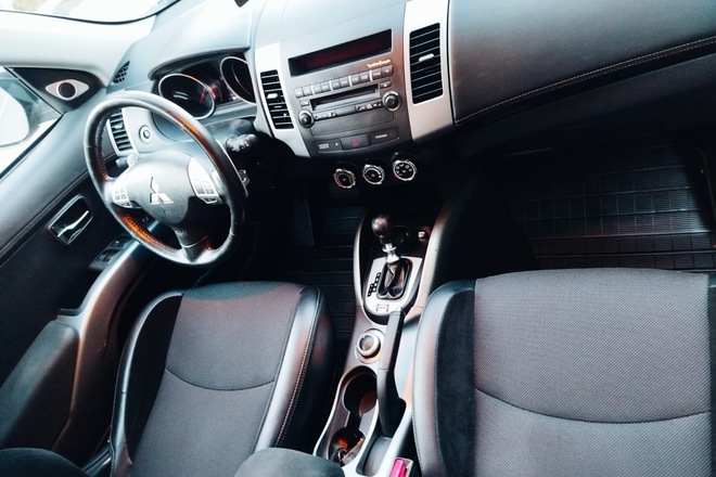 Mitsubishi Outlander 