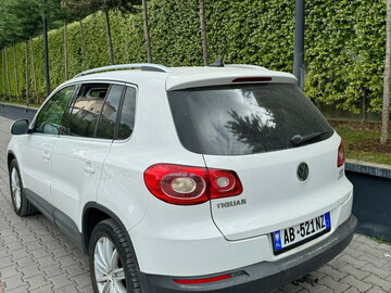 Cars: Volkswagen Tiguan 