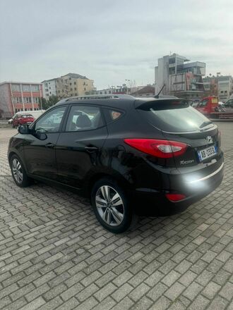 Hyundai Tuscon AB233SL
