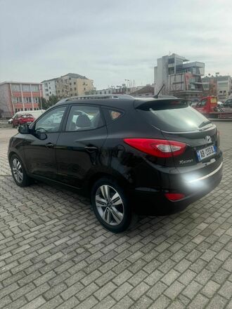 Hyundai Tuscon AB233SL
