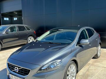 Cars: Volvo V40
