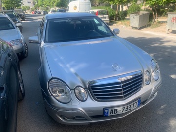 Cars: Mercedes Benz E 220