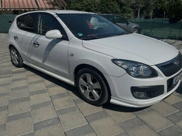 Cars: Hyundai i 30 2010
