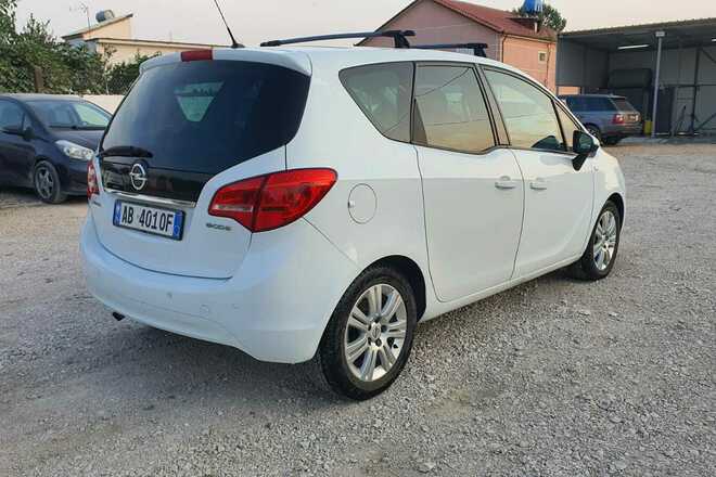 Opel Meriva white 