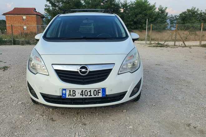 Opel Meriva white 