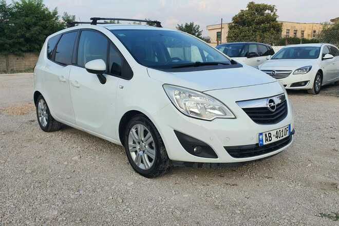 Opel Meriva white 