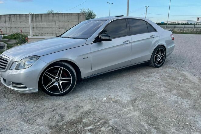 MERCEDES-BENZ E-Class
