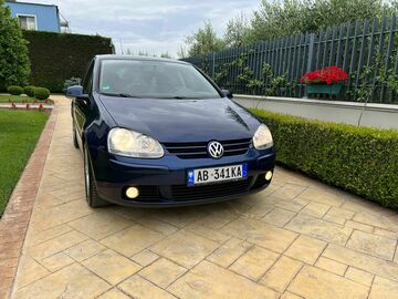 Cars: VW GOLF 5 TOUR