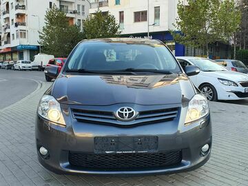 Cars: Toyota Auris