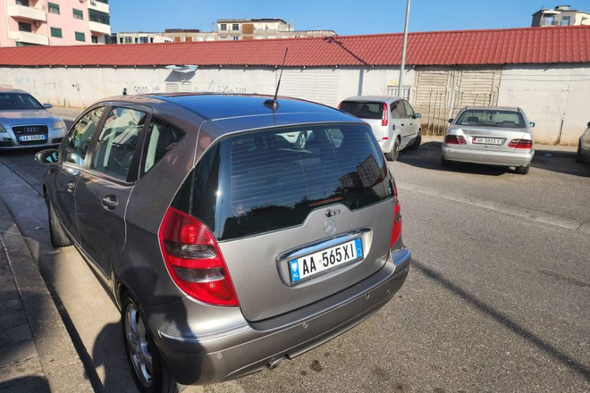 Mercedes-Benz (A Class Automatic 180) 2