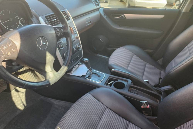 Mercedes-Benz (A Class Automatic 180) 2