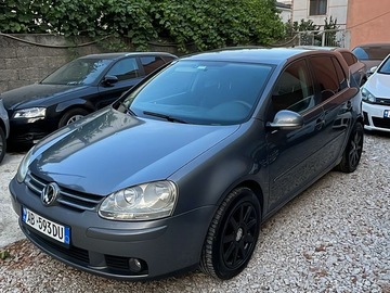 Auto: Volkswagen Golf 5