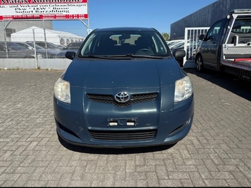 Cars: Toyota Auris 