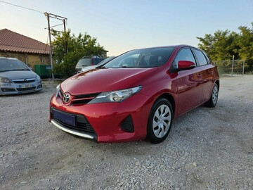 Cars: Toyota Auris 144