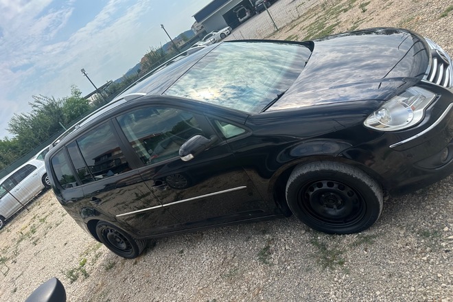 VW Touran 6+1 AUTOMAT 