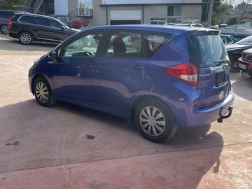 Makina: subaru tresia 