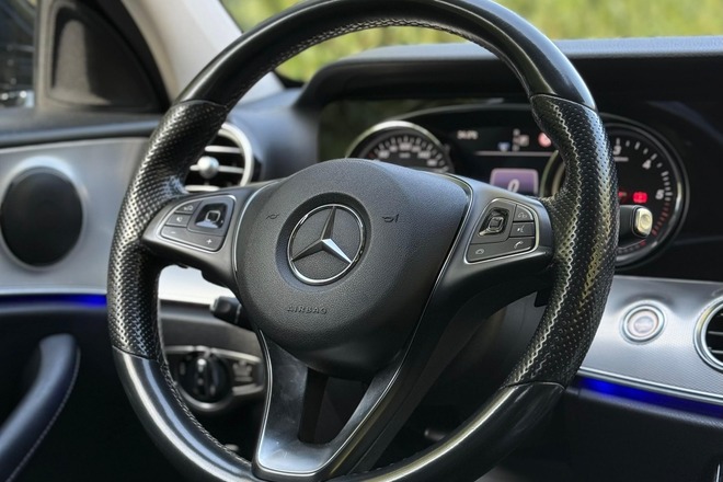  Mercedes- Benz E-class 220 (2019)