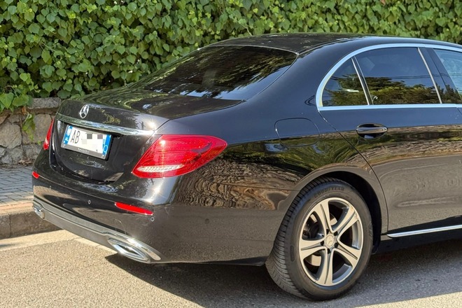  Mercedes- Benz E-class 220 (2019)