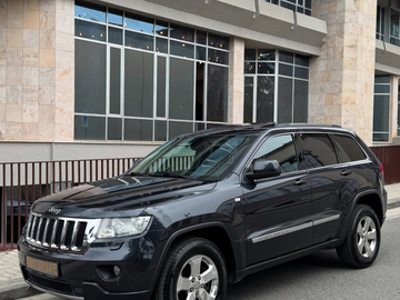 Cars: Jeep Grand Cheeroke