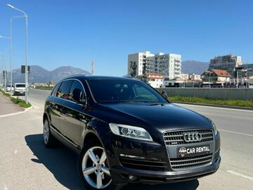 Cars: AUDI Q7