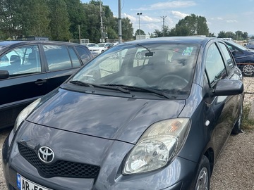 Cars: Toyota Yaris 522