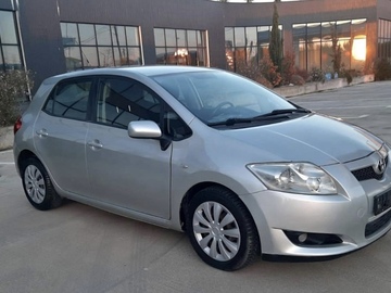 Cars: Toyota Auris