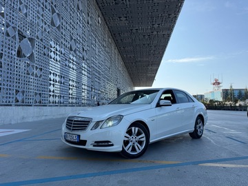 Cars: Mercedes E-class white 