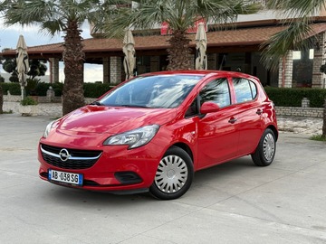 Auto: Opel Corsa Red
