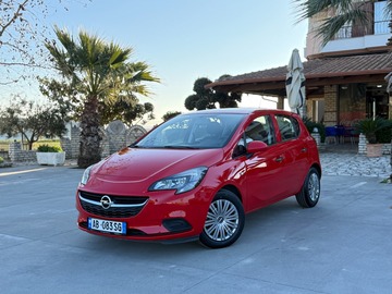 Auto: Opel Corsa Red