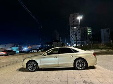 Makina: Audi A8