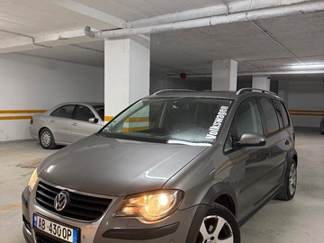 Cars: Volkswagen Touran