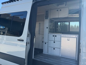 Cars: Mercedes Sprinter 4x4