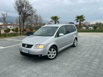 Cars: Volkswagen Touran 