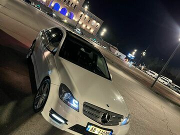 Cars: Mercedes Benz C Class 