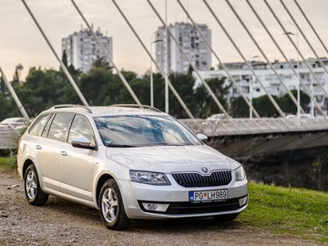 Cars: Skoda Octavia LH 989