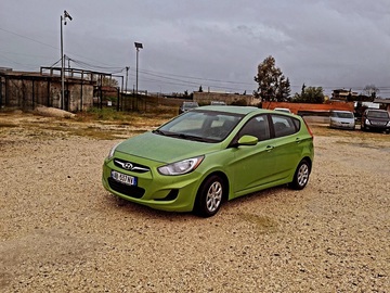Cars: Hyundai Accent Green