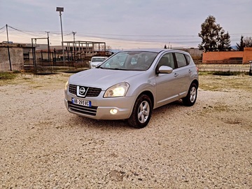 Cars: Nissan Qashqai 2.0