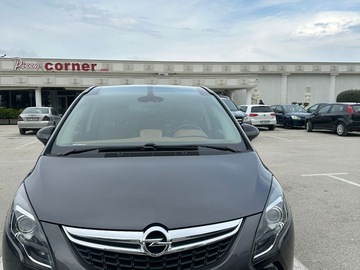 Cars: Opel Zafira Tourer